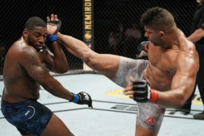 UFC on ESPN 8: Alistair Overeem v zápase večera přečkal těžké chvíle a porazil Walta Harrise (video)