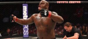 Derrick Lewis vs. Alexey Oleinik v zápase večera na srpnovém turnaji UFC