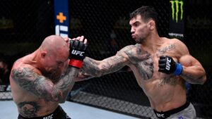 V zákulisí UFC: Zdrcený Rakić se trenérům omlouvá se slzami v očích