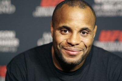 Daniel Cormier navrhuje, kolik by měl dostat Jon Jones za zápas s Francisem Ngannou