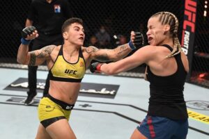 Jessica Andrade porazila Katlyn Chookagian a stala se první ženou v UFC, která dokázala zvítězit ve třech různých vahách