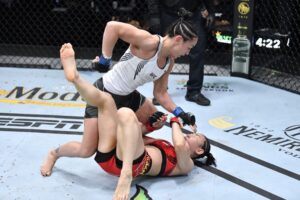 UFC Vegas 27: Carla Esparza totálně zdemolovala Xiaonan Yan