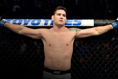 Před měsícem si v oktagonu UFC přivodil hrůzostrašné zranění. Teď se Chris Weidman opět postavil na nohy