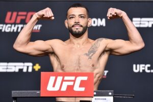 UFC Vegas 29: Korean Zombie vs. Ige – výsledky vážení a setkání bojovníků tváří v tvář