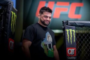 Kelvin Gastelum, který byl komentátorem turnaje OKTAGON 29, má naplánovaný nový zápas v UFC!