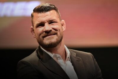 Bývalý šampion UFC si během vysílání podcastu vyndal umělé oko a šokoval fanoušky i všechny ve studiu